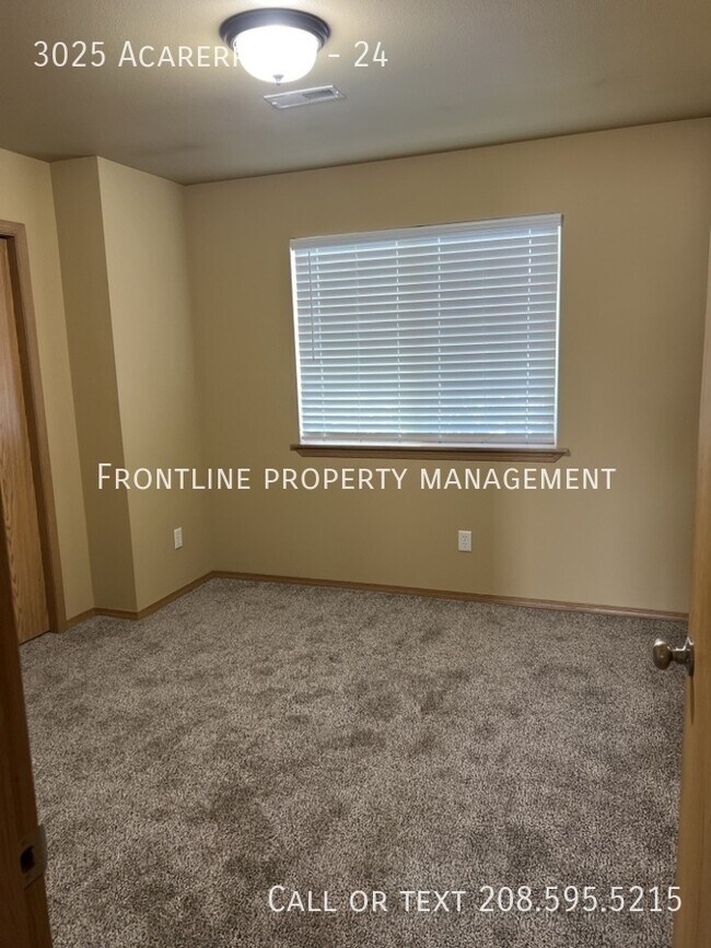 Building Photo - 3025 W Acarrera Ln
