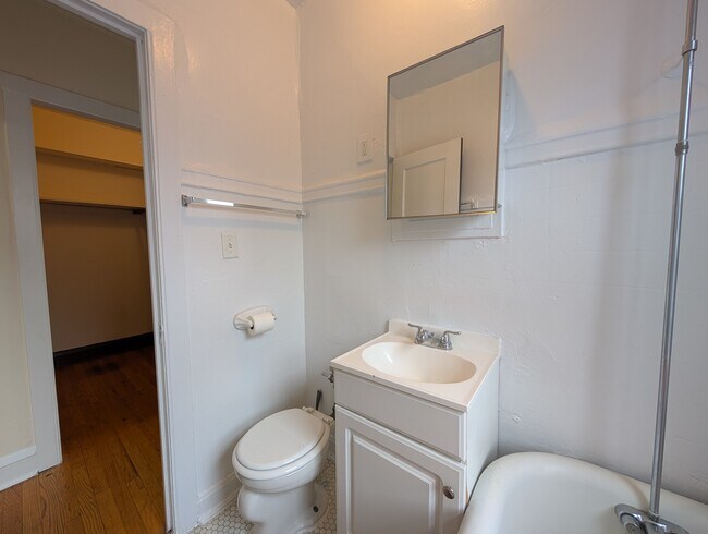 Building Photo - 3312 W Schubert Ave