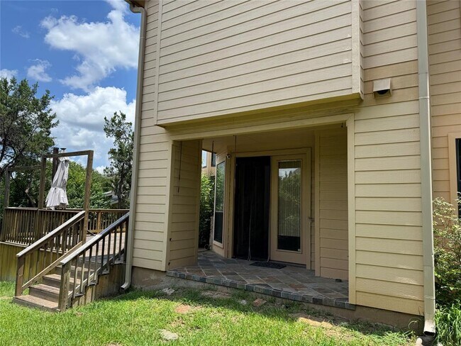 Building Photo - 10913 Sans Souci Pl