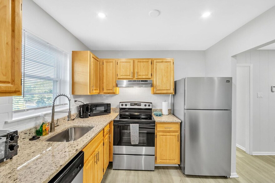 Building Photo - 817 Wharton Dr