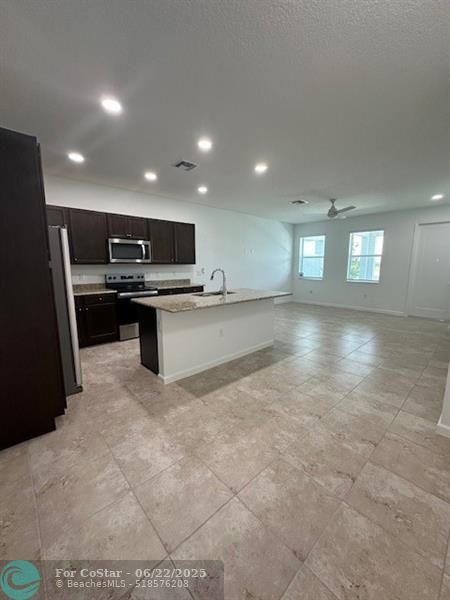 Building Photo - 4658 Longwood Lake Sq
