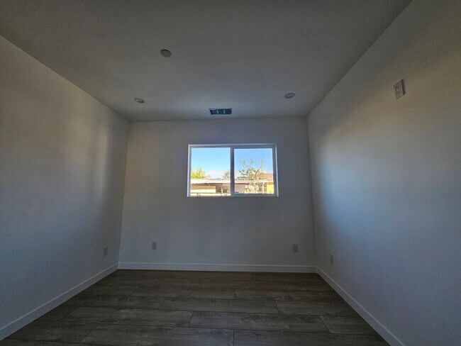 Building Photo - Goleta Properties