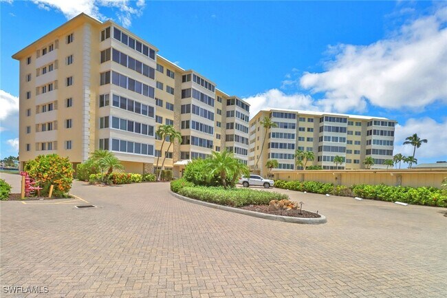 Building Photo - 3420 Gulf Shore Blvd N