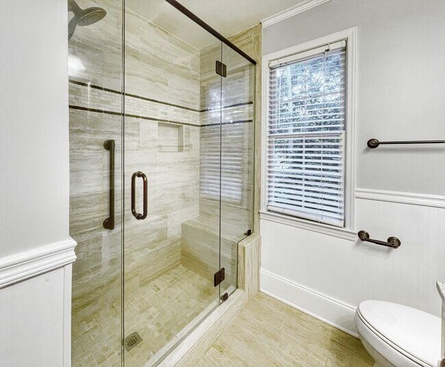 Building Photo - 811 Mitsy Ridge Dr