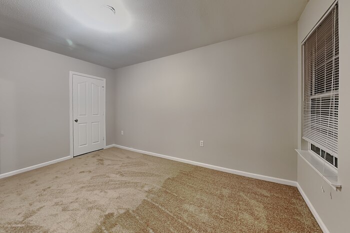 Building Photo - 2521 Mulberry Pond Dr