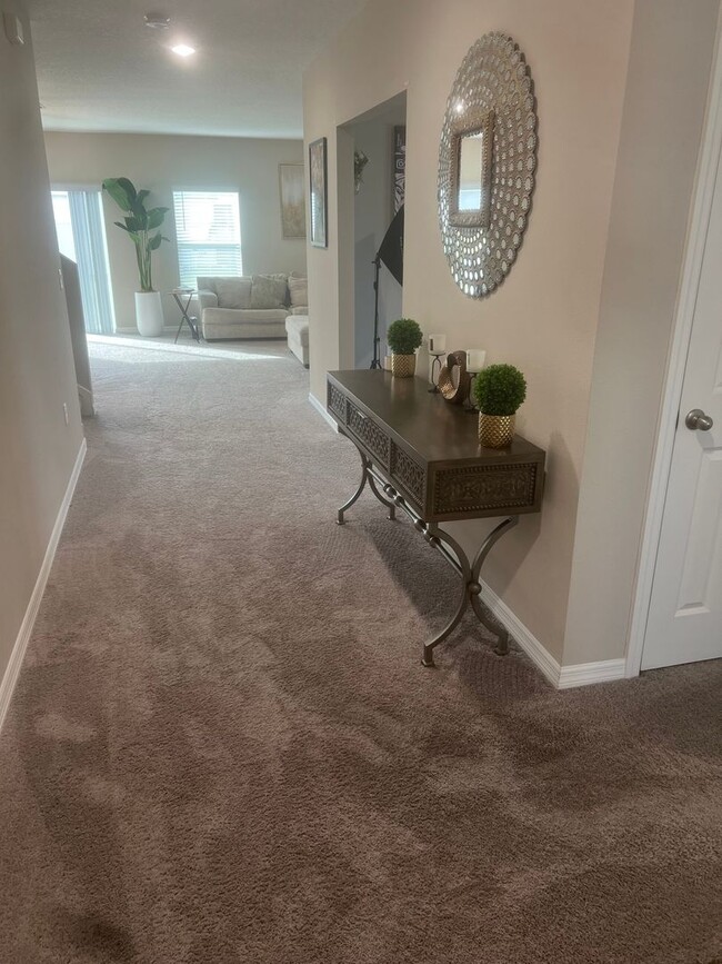 Building Photo - Spacious 5BR House in Winter Haven