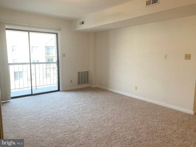 Building Photo - 200 Chesterfield Ln