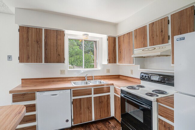 Building Photo - 829 Tyler St