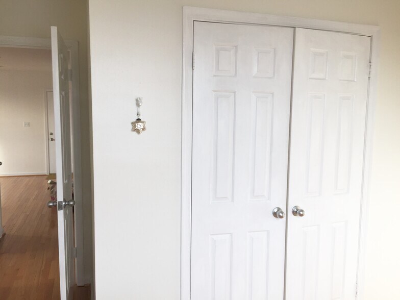 Building Photo - 730 11th St NE