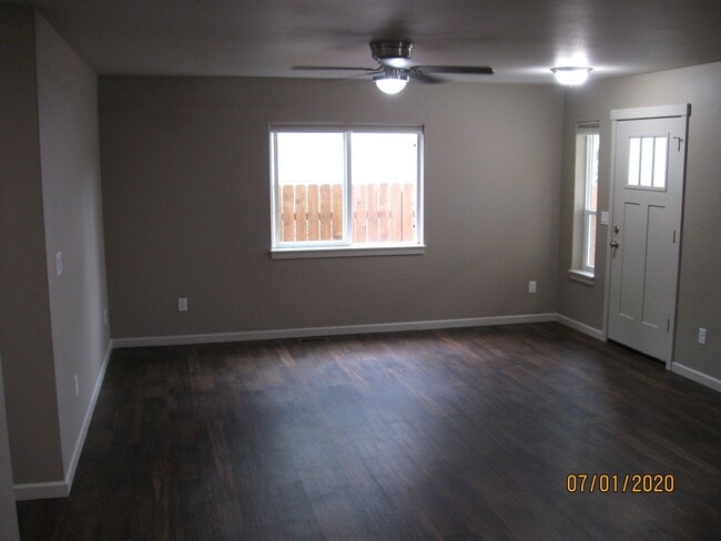 Building Photo - Must See 3 Bedroom with Fenced Yard!