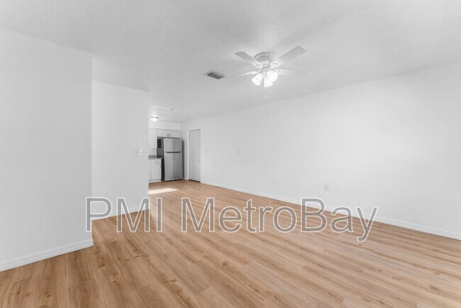 Building Photo - 4009 E Bird St