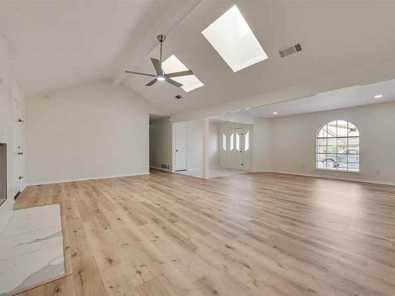 Building Photo - 1700 Prestonwood Dr