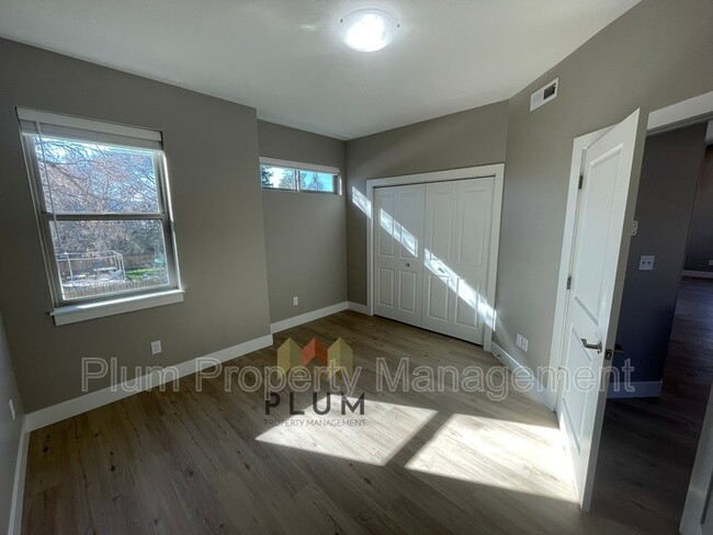 Building Photo - 1724 S 14th St W