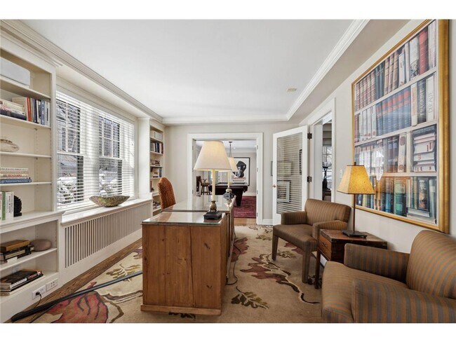 Building Photo - 2810 W Lake of the Isles Pkwy