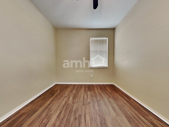 Building Photo - 10642 Dawns Light Dr