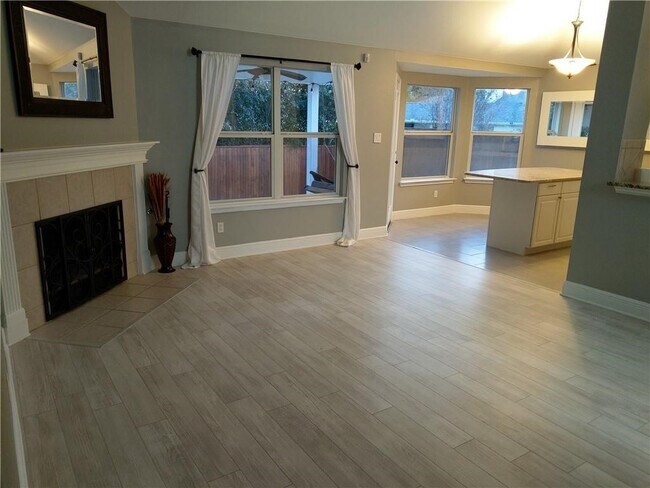 Building Photo - 1004 Ridgebluff Cir