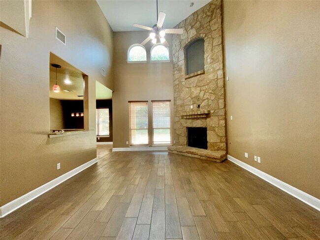 Building Photo - 303 Kati Ln