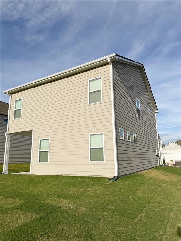 Building Photo - 145 Oak St