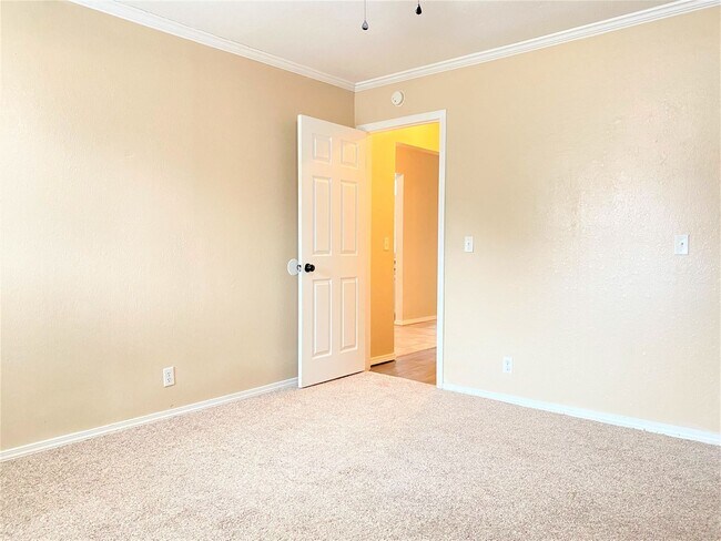 Building Photo - 725 Lapwing Rd