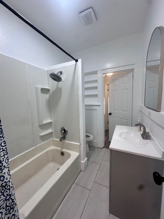 Building Photo - Charming 3 Bed / 1 Bath Home in the Heart of the Tower District