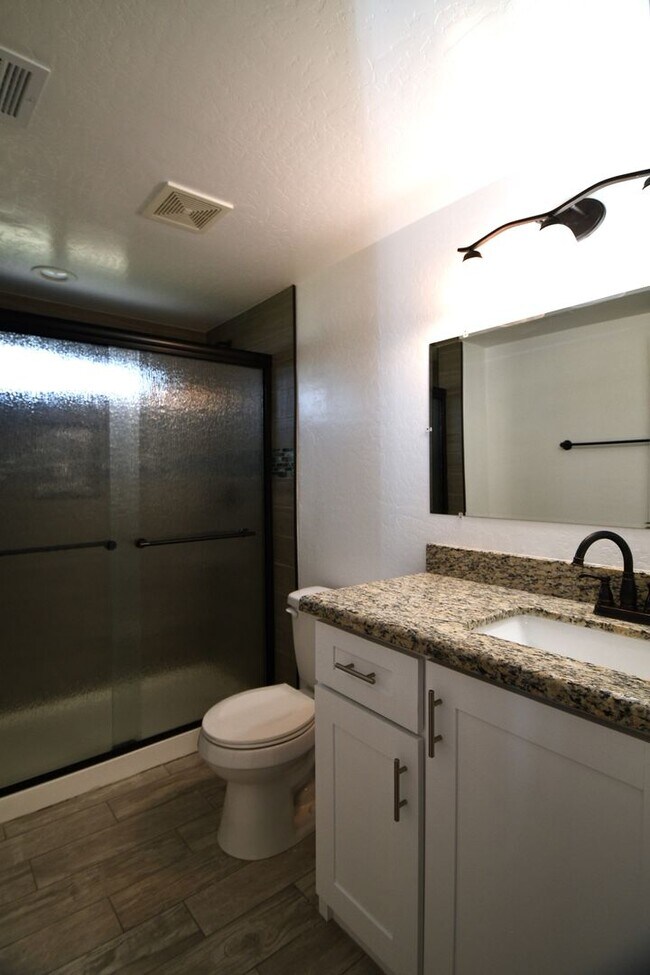 Building Photo - Within Walking Distance To Grand Canyon University