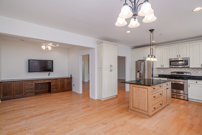 Building Photo - 82 Suzie Dr