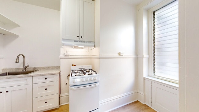 Building Photo - 420 Ellis St