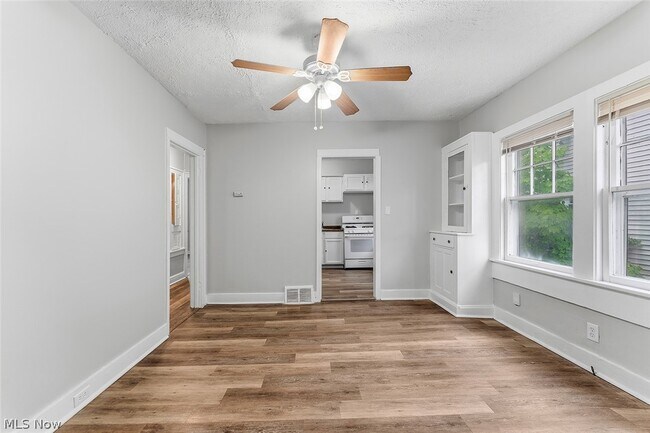 Building Photo - 3400 W 117th St
