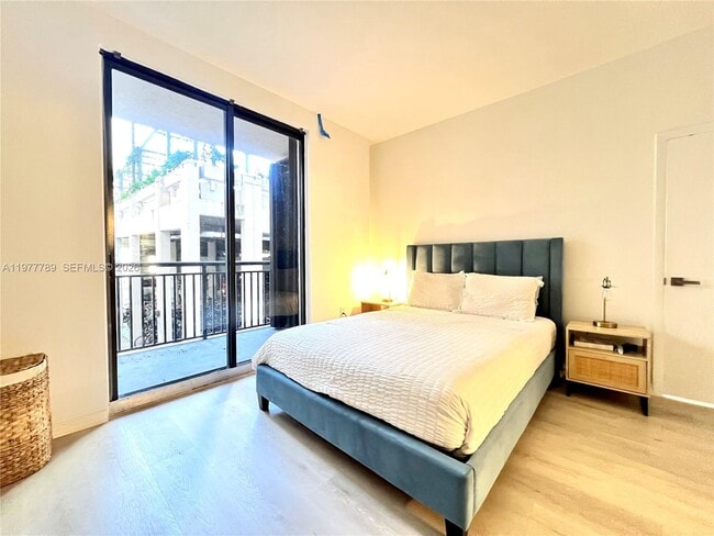 Building Photo - 540 Brickell Key Dr