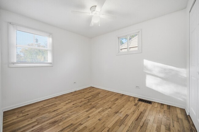 Building Photo - 212 N Knollwood Dr