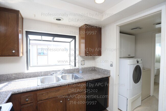 Building Photo - 2000 W Palmyra Ave