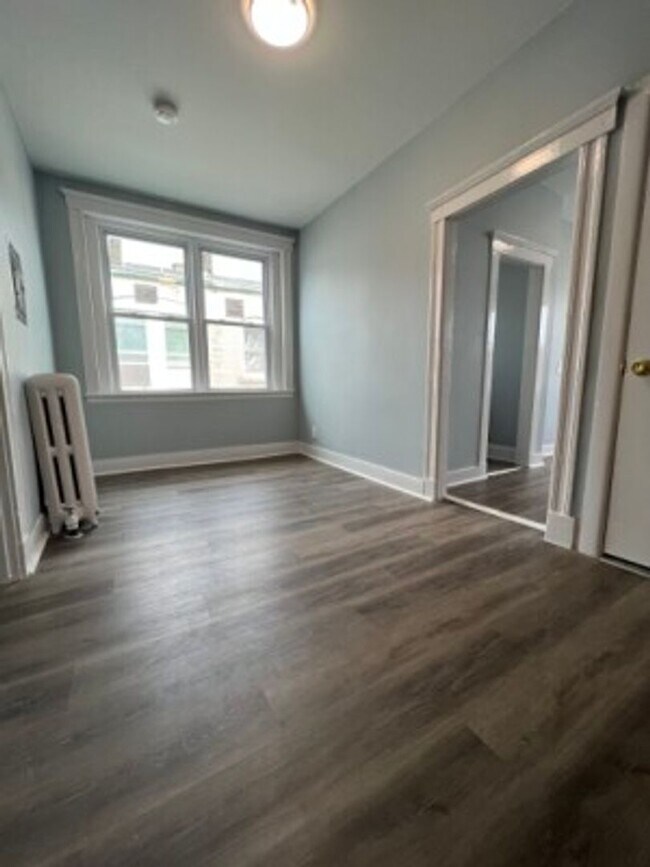 Building Photo - Great Location! Dishwasher, Pet Friendly, Back Porch, And Laundry-in-unit