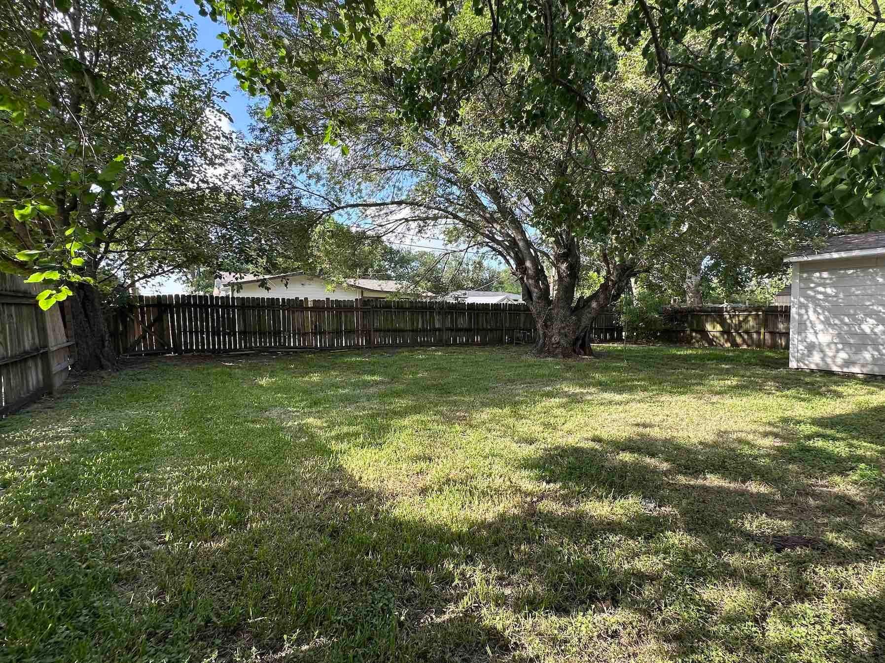 Building Photo - 1826 Wayside Dr
