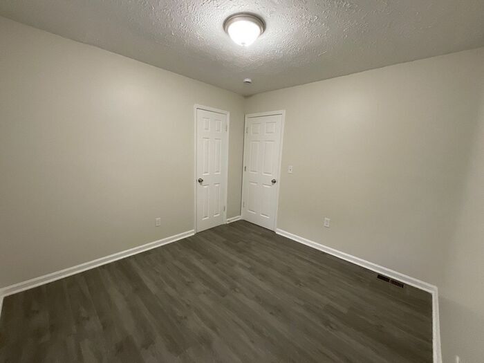 Building Photo - 2336 Pebble Rock E