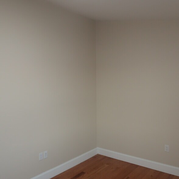 Building Photo - 32 Newhall St