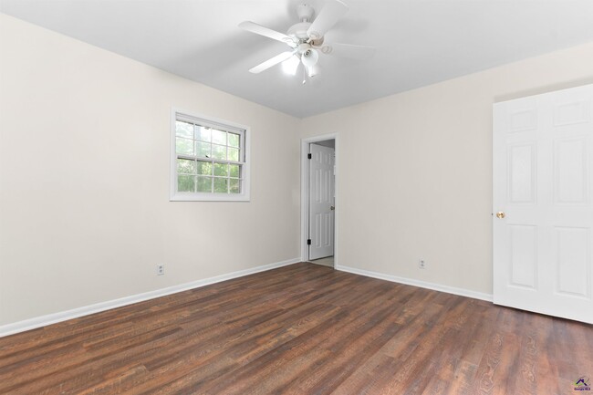 Building Photo - 846 S Forest Lake Dr