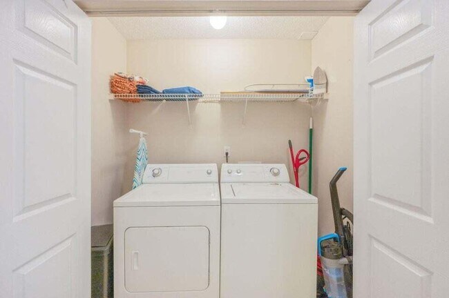 Building Photo - 4276 Calinda Ln