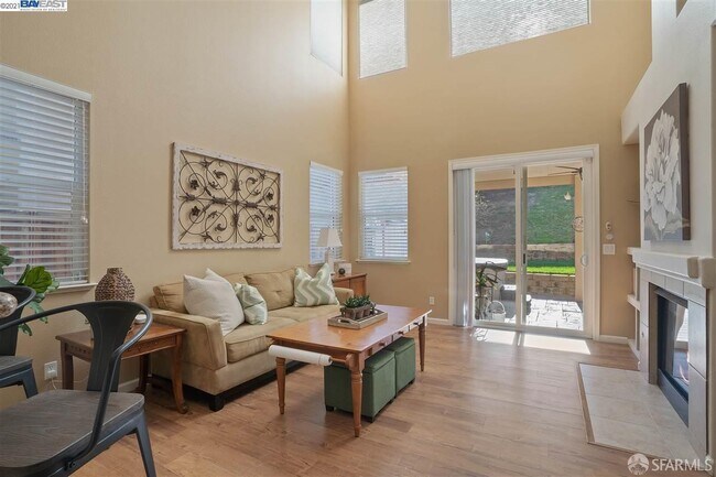Building Photo - 699 Flemish Ct
