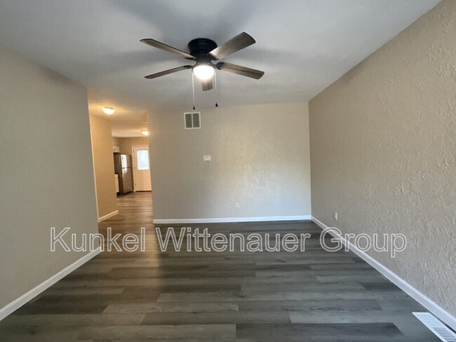 Building Photo - 10 Blackburn Manor