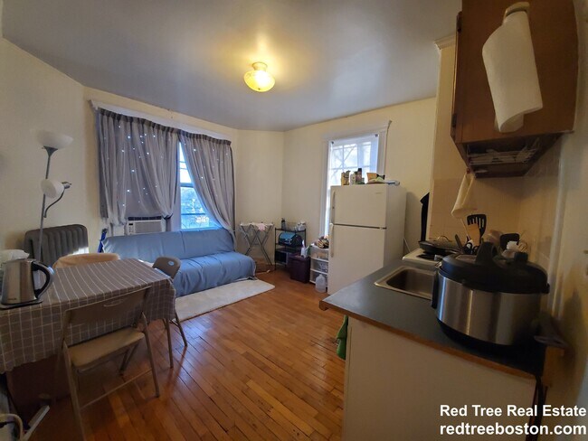 Primary Photo - 70 Strathmore Rd