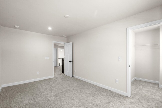 Building Photo - 2600 Elowen Ln