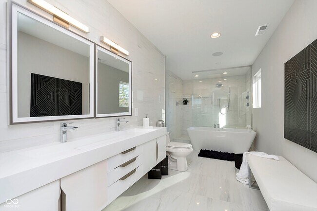 Building Photo - 429 W 86th St