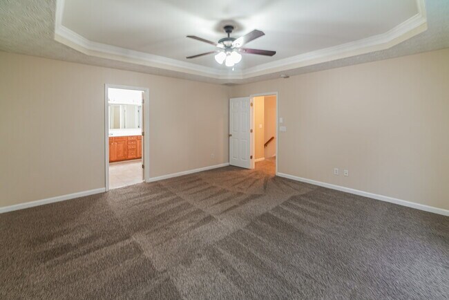 Building Photo - 552 The Blvd