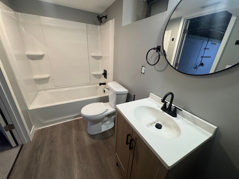 Building Photo - 2698 Shrewsbury Rd