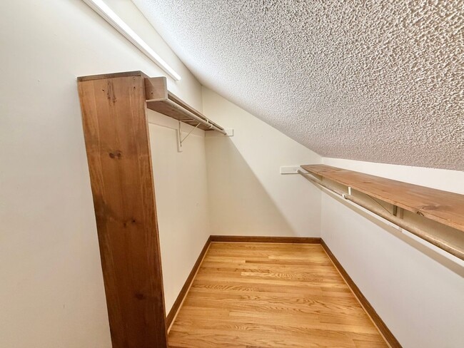 Building Photo - Charming 3BD, 2BA North Raleigh Home in Pr...