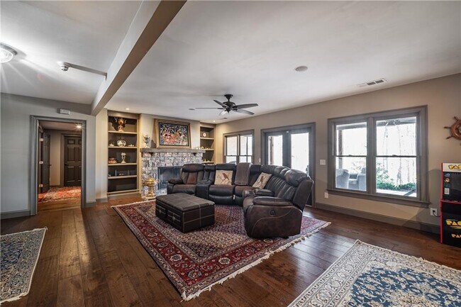 Building Photo - 5041 Towne Lake Hill N