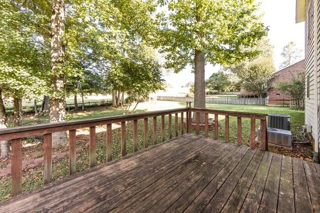 Building Photo - 3BD/1BA Home in Hickory