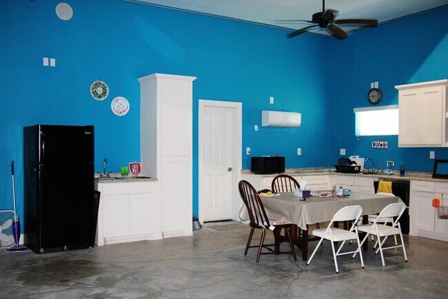Building Photo - 3814 Tri City Beach Rd