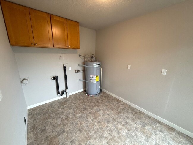 Building Photo - 2236 Hoyt St SE