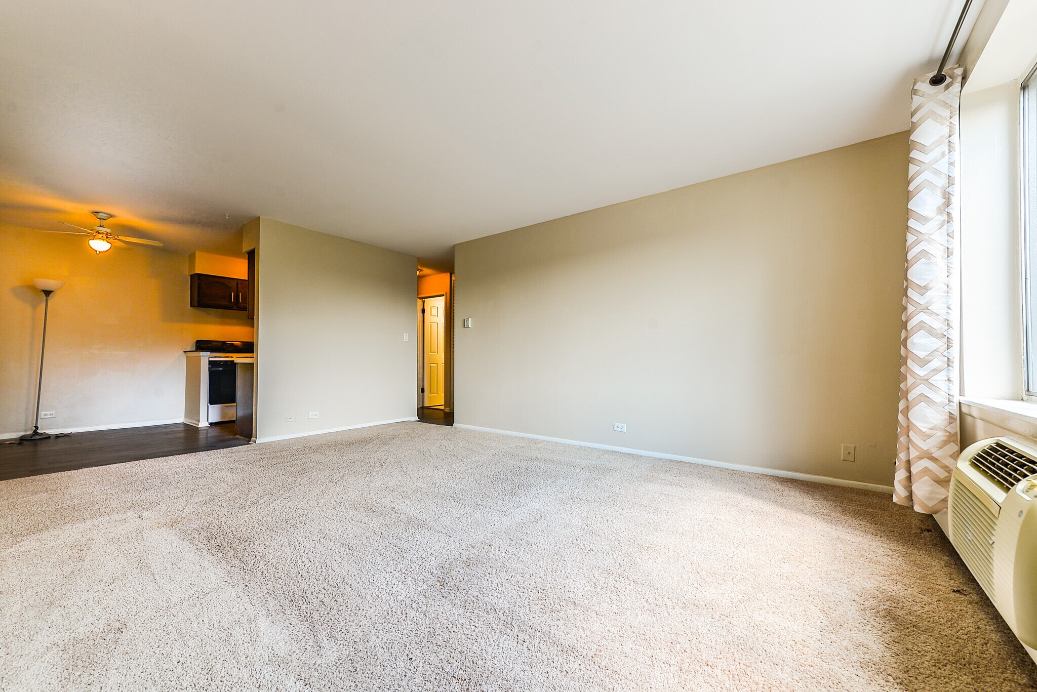 Building Photo - 1475 Rebecca Dr